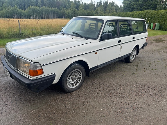 Volvo 240 4 of 8