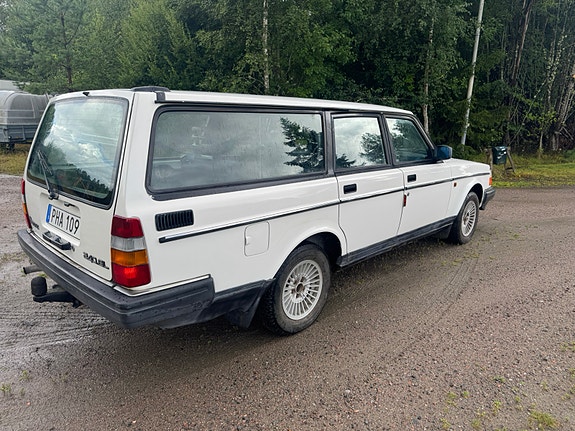 Volvo 240 5 of 8