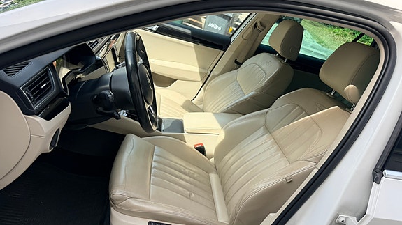 Skoda Superb 9 of 16