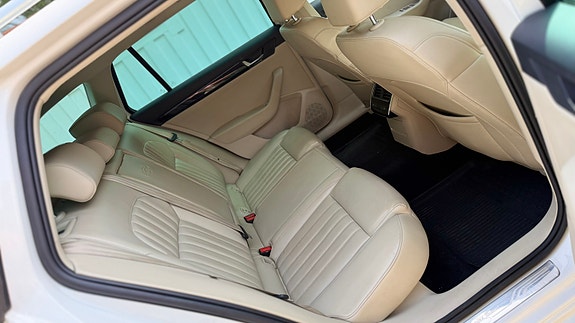 Skoda Superb 14 of 16