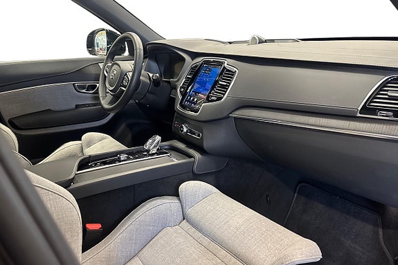 Volvo XC90 10 of 21
