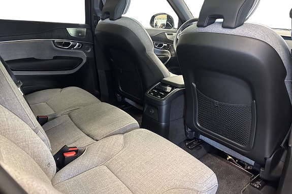 Volvo XC90 11 of 21