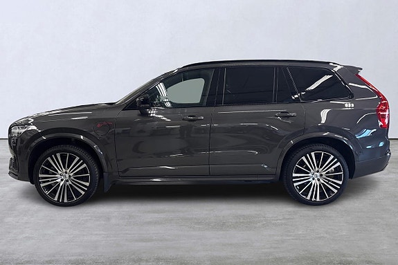 Volvo XC90 2 of 21