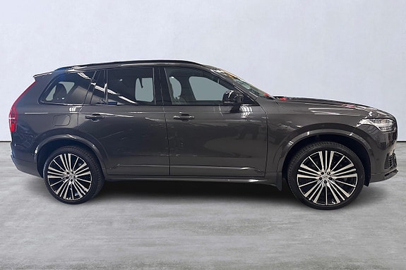Volvo XC90 3 of 21