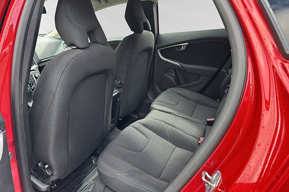 Volvo V40 Cross Country 9 of 12
