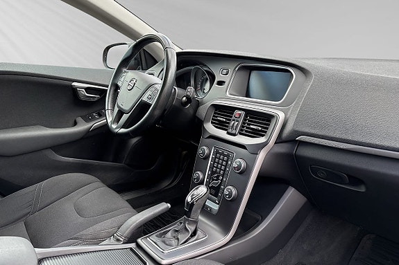 Volvo V40 Cross Country 11 of 12
