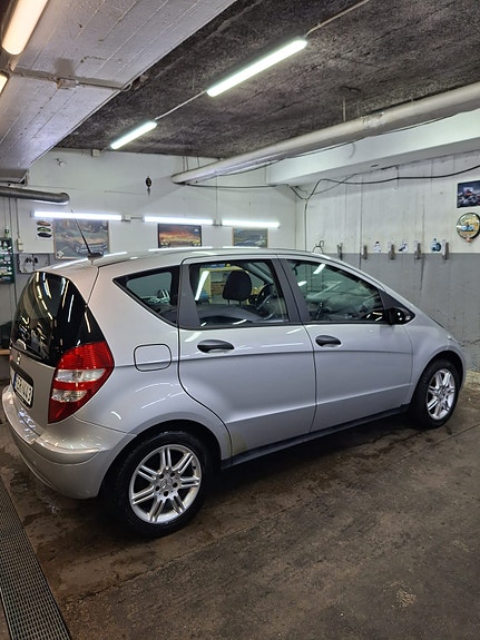 Mercedes-Benz A150 3 of 6