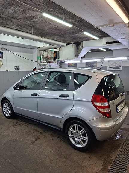 Mercedes-Benz A150 2 of 6