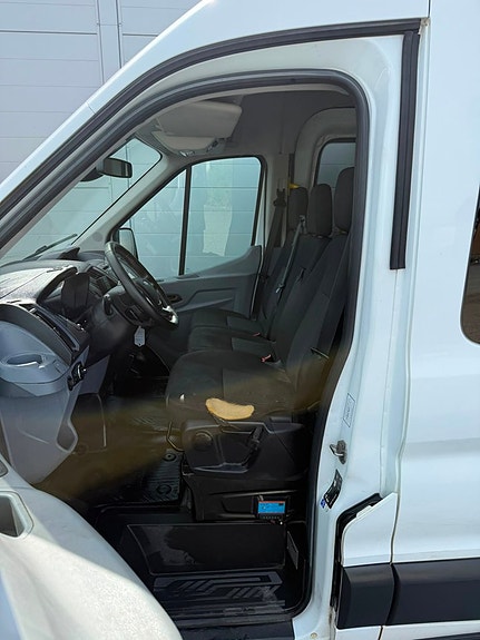 Ford Transit 27 of 30