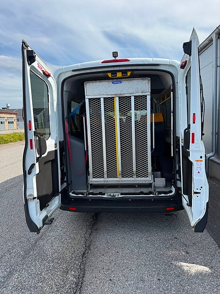Ford Transit 13 of 30