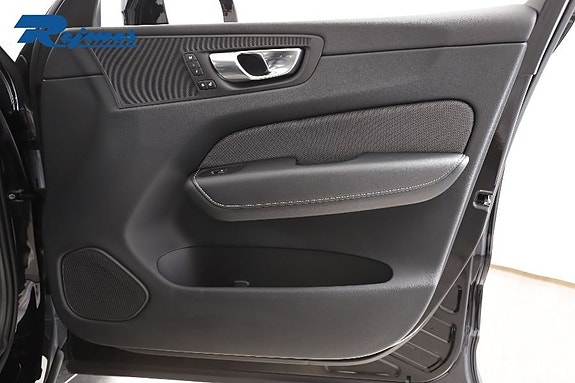 Volvo XC60 12 of 30