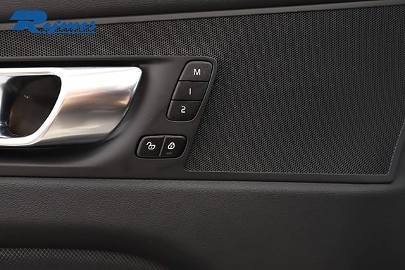 Volvo XC60 13 of 30