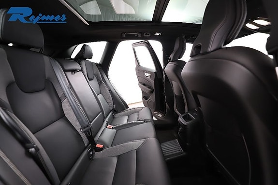 Volvo XC60 8 of 30