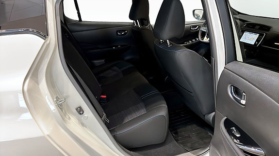 Nissan Leaf 5 of 21