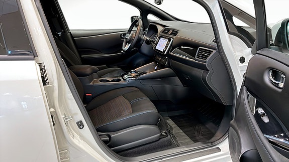 Nissan Leaf 3 of 21
