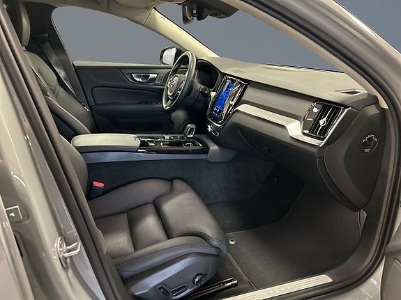 Volvo V60 7 of 16