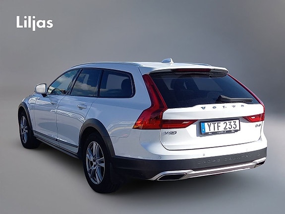 Volvo V90 Cross Country 3 of 4