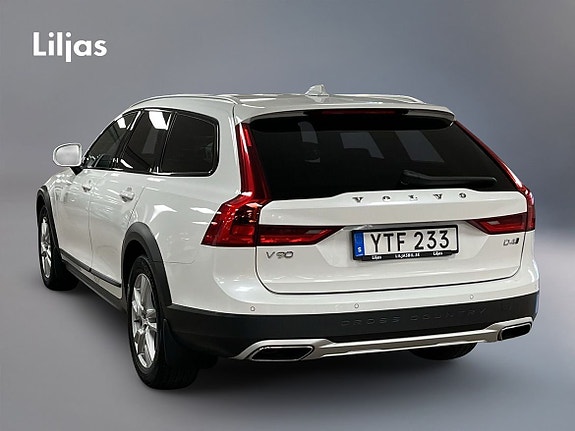 Volvo V90 Cross Country 4 of 12