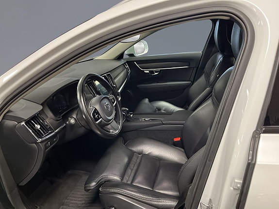 Volvo V90 Cross Country 6 of 12