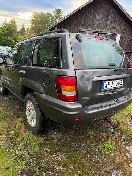Jeep Grand Cherokee 4 of 6