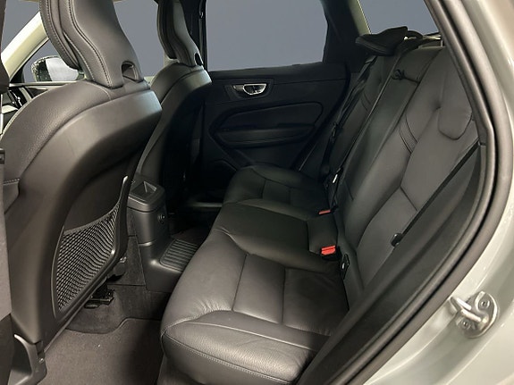 Volvo XC60 8 of 16