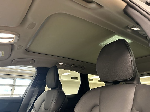 Volvo XC60 11 of 16