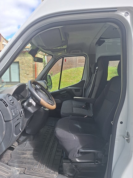 Nissan NV400 5 of 6