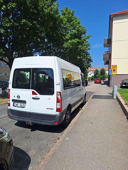 Nissan NV400 4 of 6