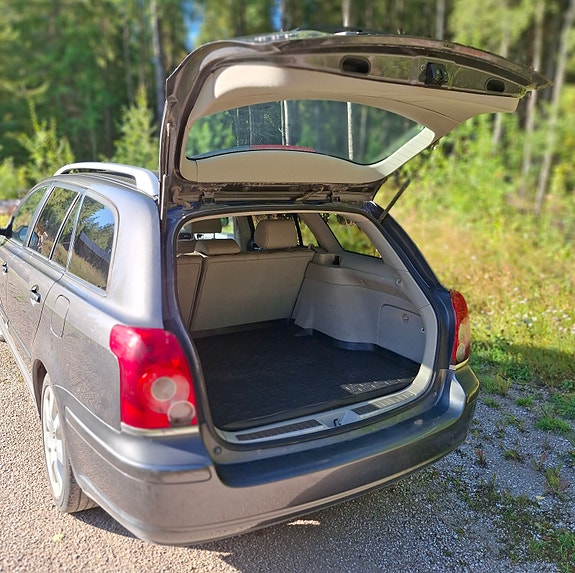Toyota Avensis 6 of 7