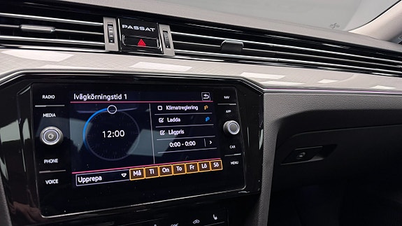 Volkswagen Passat 14 of 20