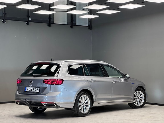 Volkswagen Passat 2 of 20