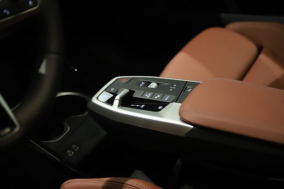 BMW iX1 12 of 13