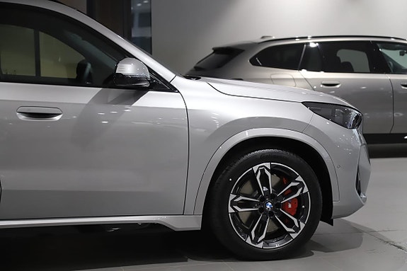 BMW iX1 11 of 13
