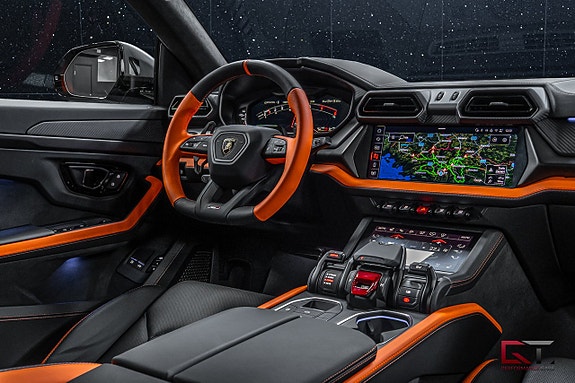 Lamborghini Urus 24 of 27