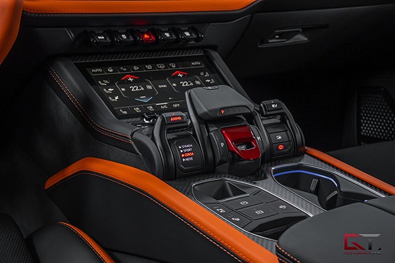 Lamborghini Urus 21 of 27