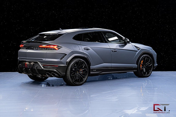 Lamborghini Urus 13 of 27