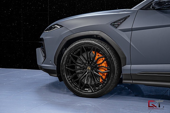 Lamborghini Urus 7 of 27