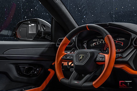 Lamborghini Urus 26 of 27
