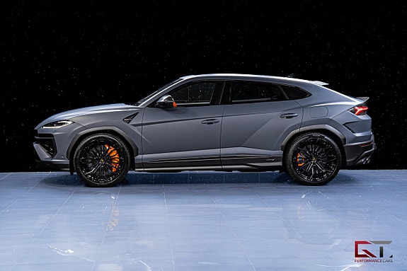 Lamborghini Urus 6 of 27