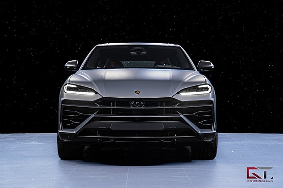 Lamborghini Urus 3 of 27