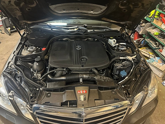 Mercedes-Benz E250 3 of 5