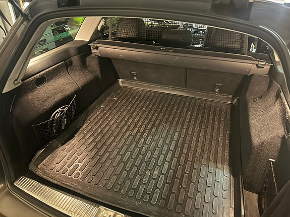 Mercedes-Benz E250 5 of 5