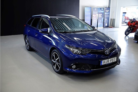 Toyota Auris 5 of 12