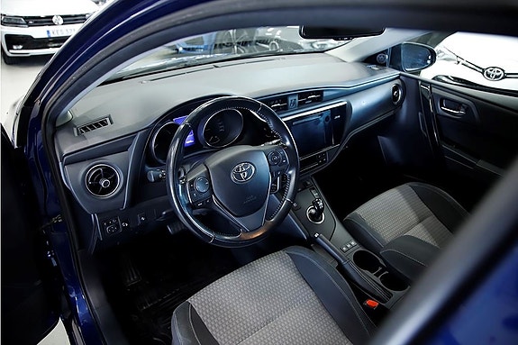 Toyota Auris 6 of 12