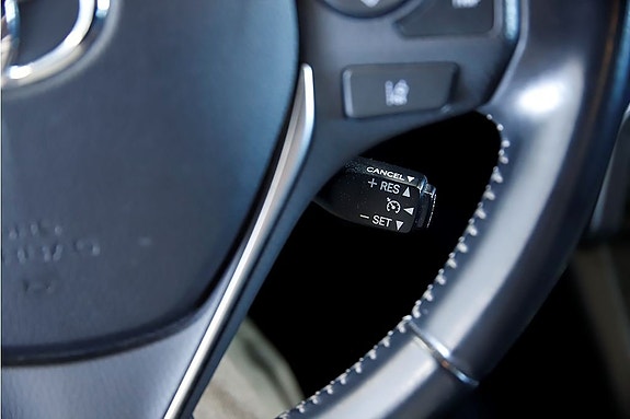 Toyota Auris 8 of 12