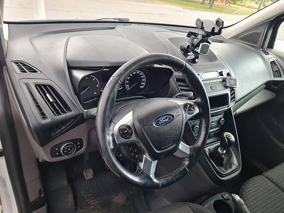 Ford Transit Connect 5 of 8