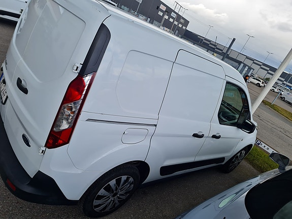 Ford Transit Connect 4 of 8