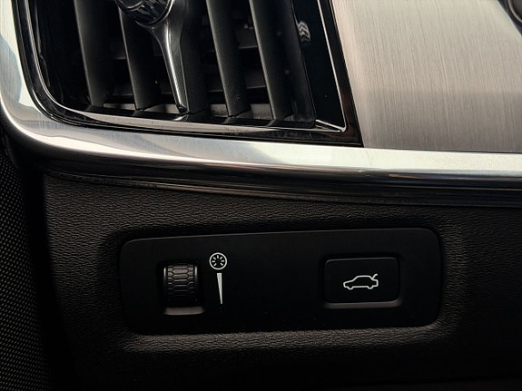 Volvo S90 13 of 30