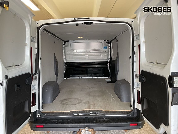 Renault Trafic 8 of 17