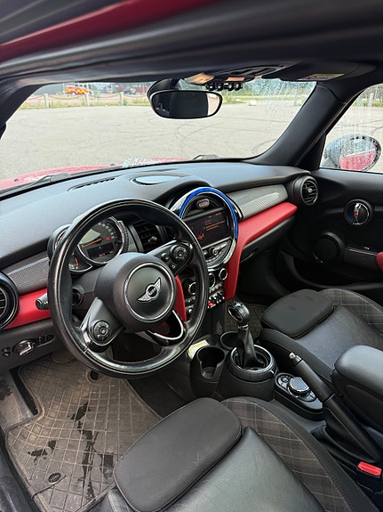MINI Cooper 4 of 7